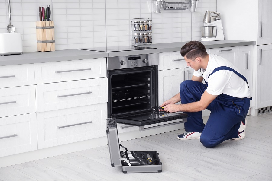 Best oven repair technician servicing oven Perth Best oven repair technician servicing oven Perth